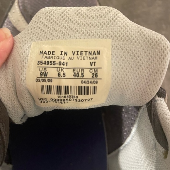 Women’s Nike Alvoro Running Sneakers - Picture 3 of 6